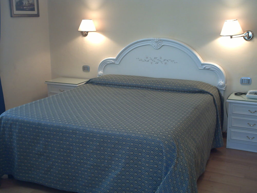 Hotel Annabella Roof Terrace Флоренція Екстер'єр фото